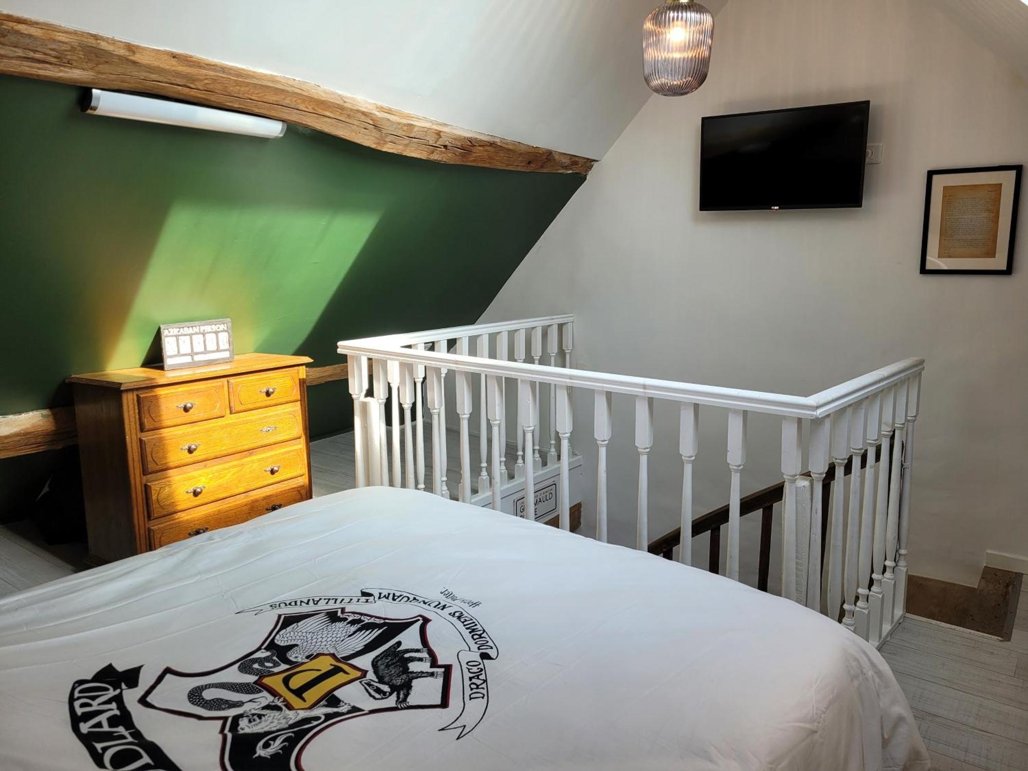 Holiday home La Demeure Des Maraudeurs -10min Disney-jardin & Bbq