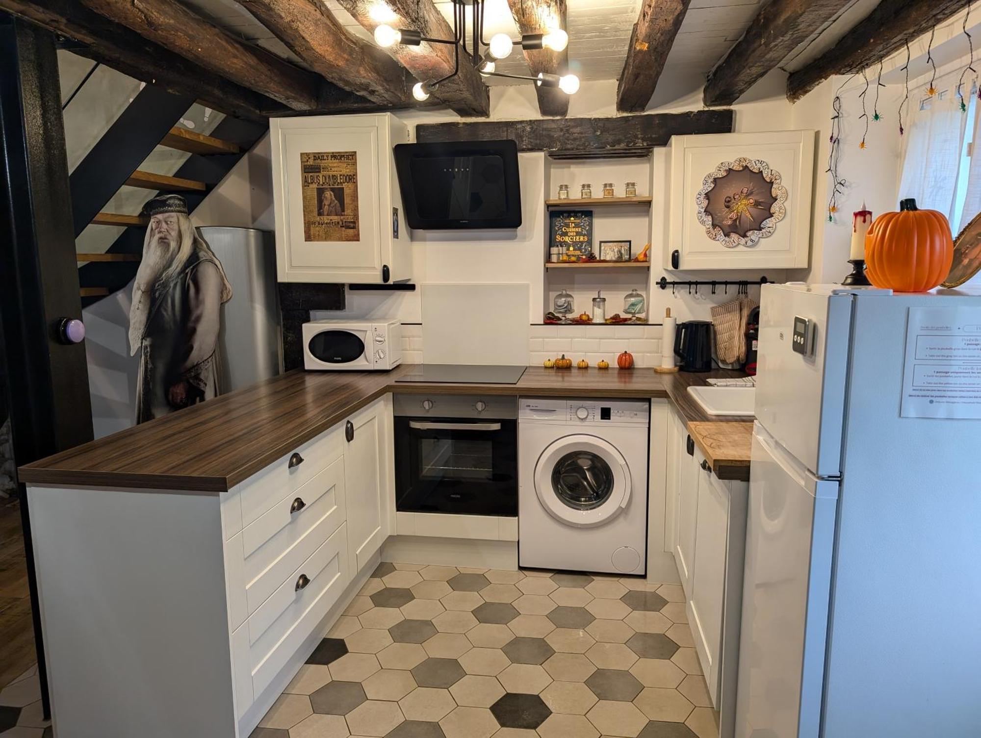 Holiday home La Demeure Des Maraudeurs -10min Disney-jardin & Bbq *